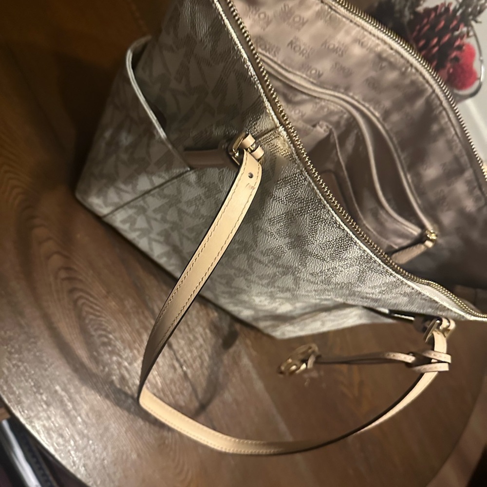 Mk purse - Picture 6 of 8